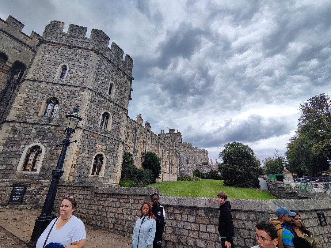 volkermampft's tweet photo. Riesig hier... Am viel Zeit für einen Besuch einplanen. Auf Durchreise eher etwas zu zeitaufwändig.. (@ Windsor Castle in Windsor, Windsor and Maidenhead) https://t.co/umaBIlKkZU https://t.co/y2S4wwD5LE