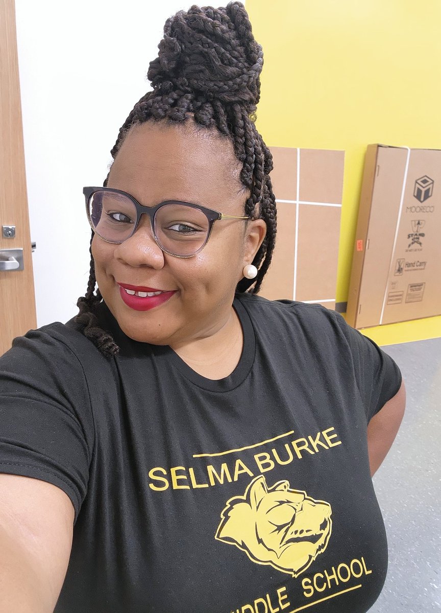 ac_educates's tweet photo. Convocation ready 🥳
#teacherworkday #Year18 #positivevibesonly #gobears https://t.co/0yvlayIOPX