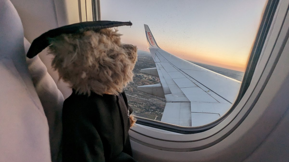 EvoPalaeoLab's tweet photo. We are in Quito.  We left a rainy London, landed in a balmy Madrid, have just claimed baggage in Quito! 
@unisouthampton @sotonbiosci #MResEvolution #Galapagos23 is rolling on... @UoSMedia 's correspondent Hartley Bear is loving it. https://t.co/k7U0waJnAd