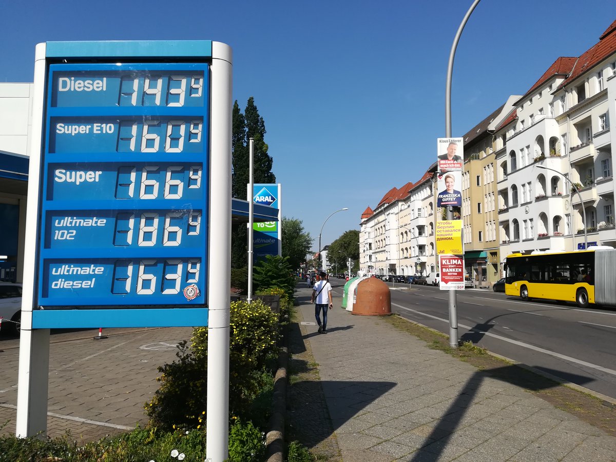 cleanenergywire's tweet photo. Must focus on social dimension of climate-friendly transformation, survey shows –@GermanEnvAgency head

“We need to design policies in a way that social challenges are taken into account,” says @DirkMessner; adds govt should finally set up #Klimageld

https://t.co/qOZ3XkYrwn https://t.co/IdNgMbhbae