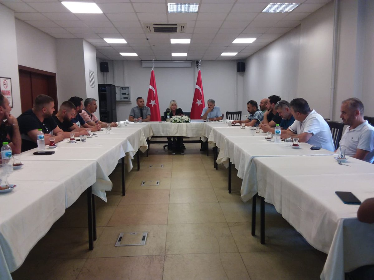ZonguldakMEM's tweet photo. 🏫 Eğitim Yatırımlarımız Devam Ediyor

İl Müdürümüz Züleyha Aldoğan, okul ve kurumlarımızda gerçekleştirilen büyük onarımlara dair yüklenici firma temsilcilerinden bilgi aldı; okullarımızın eğitim öğretime hazır hale getirilmesi için onarımların bir an önce tamamlanmasını istedi. https://t.co/w7guhzuTA2