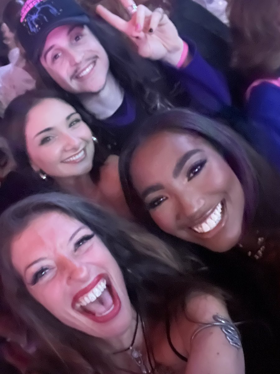 Angela Rockstar tweet media