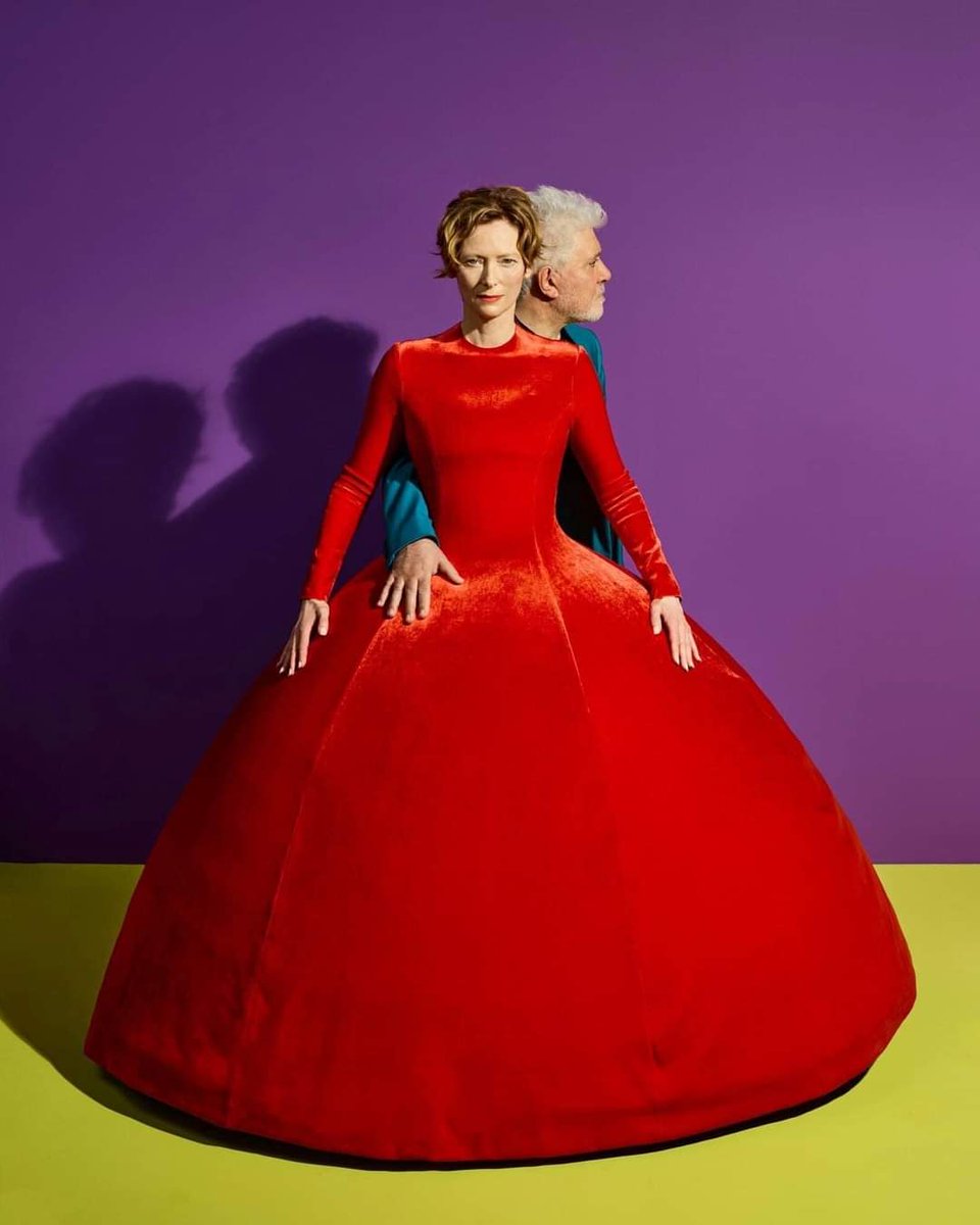 "When I'm crazy about someone, I lose my sense of humor."

(Tilda Swinton and director Pedro Almodóvar for the 2020 short film "The Human Voice").

Tilda ir fascinējoša aktrise un sieviete!