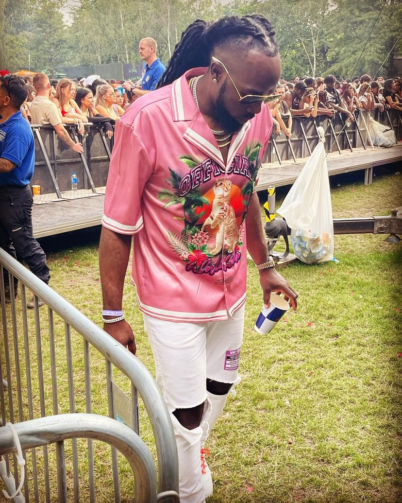 GiNal_UptowN's tweet photo. Dem nah guh Nuh weh. #London #trilogytour #ginaluptown #followme #musicartist #runtheplace #rollx #jumanji #demnahfly https://t.co/wsSVaeLyYH