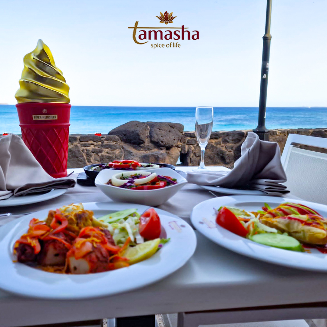 Refreshing drinks, delicious food & stunning sea view!!⛵🌊

What more could you ask for? Secure your table & book now!! 📲       

.
.
.
.
.
#Seaviewdining #Seaviewrestaurant #Beachviewrestaurant #Tamasha #Playa #Blanca #Beachviewrestaurant #PuertoDelCarmen #Spain