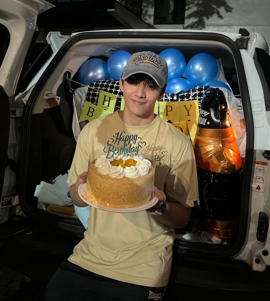 moon7ightsofc's tweet photo. A surprise birthday present for our main slayer, @eclipse_clyde. We wish you blissful years to come! Enjoy the rest of your day, Happy Birthday!
A CLYDEtastic Seal-ebration
#CLYDEbrating #CLYDEfulBirthday #EclipseCLYDE https://t.co/97ckqHev7N