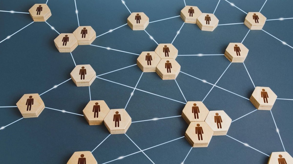 What are your thoughts on decentralized digital identity verification? Let us know in the comments! #AKXID #Blockchain #Decentralization #akx #ETHUSDT #DeFiChain