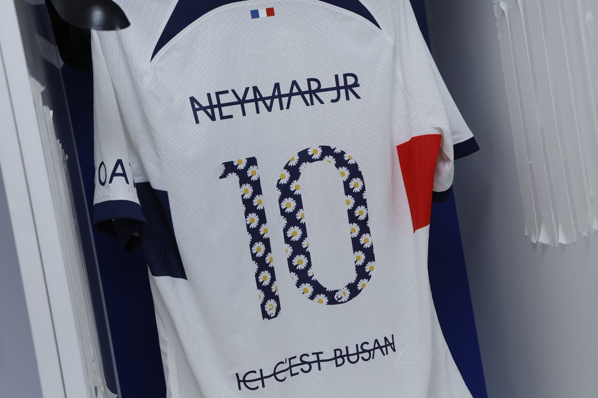 FightingStripes's tweet photo. The special edition @PSG_inside kits from the match in Busan were designed by @IBGDRGN! https://t.co/kDaNrKTloh