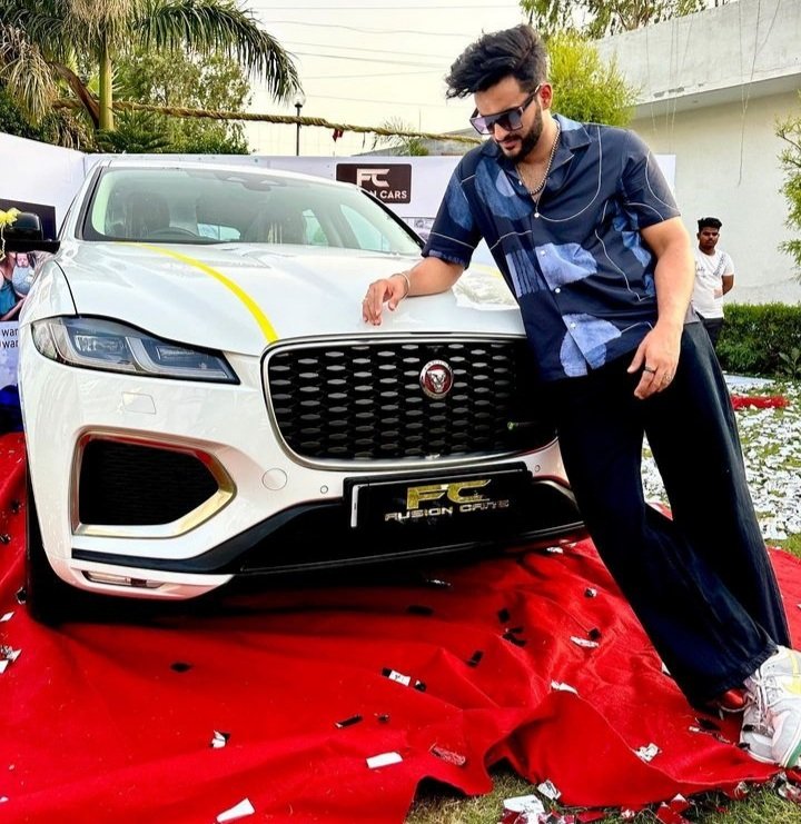 Prearsh_Forever's tweet photo. The jaguar owner in the house he is
#AbhishekIsTheBoss https://t.co/QvRWRXq2HH