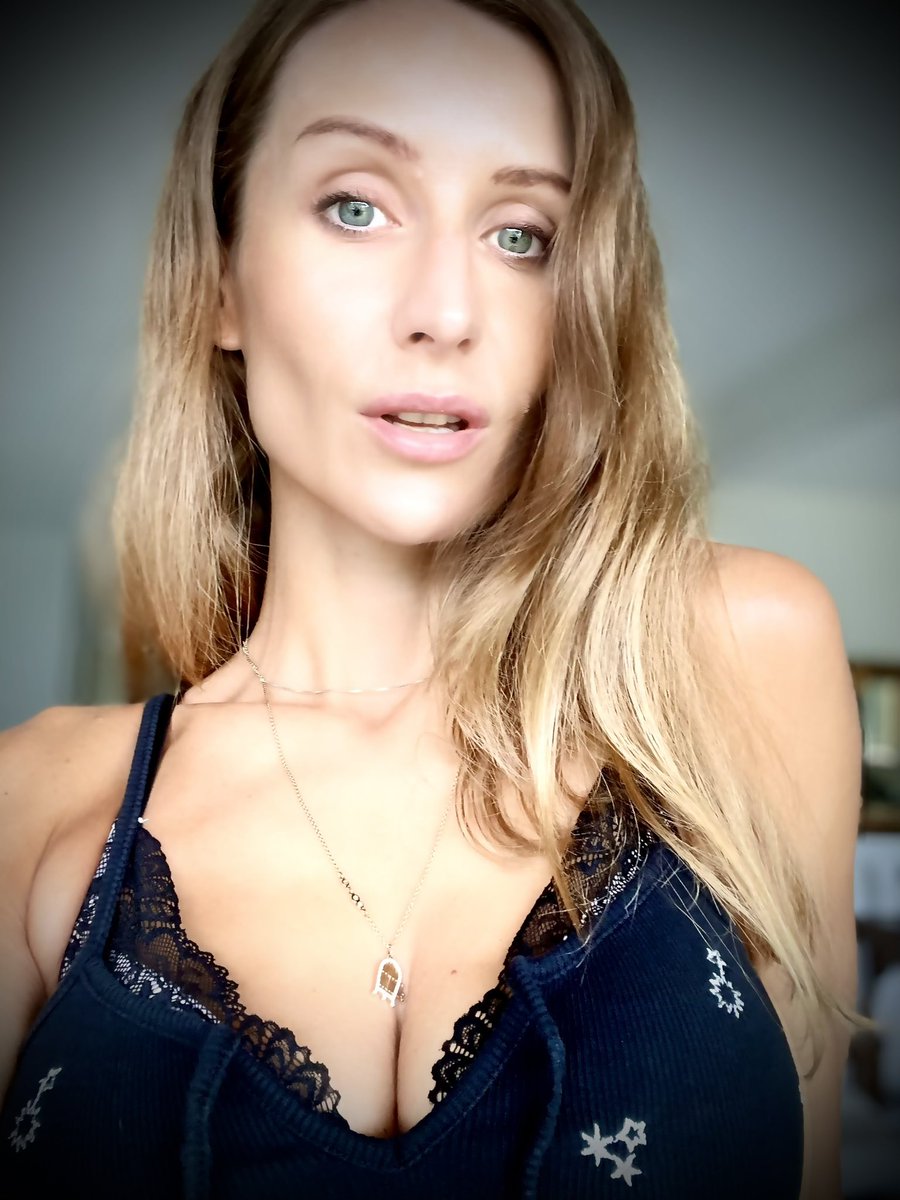 artalicjaanton's tweet photo. Good morning my lovely friends☕️ Relax and be positive, it’s the holidays❕🏖️☀️♥️ https://t.co/VuhNP55mum