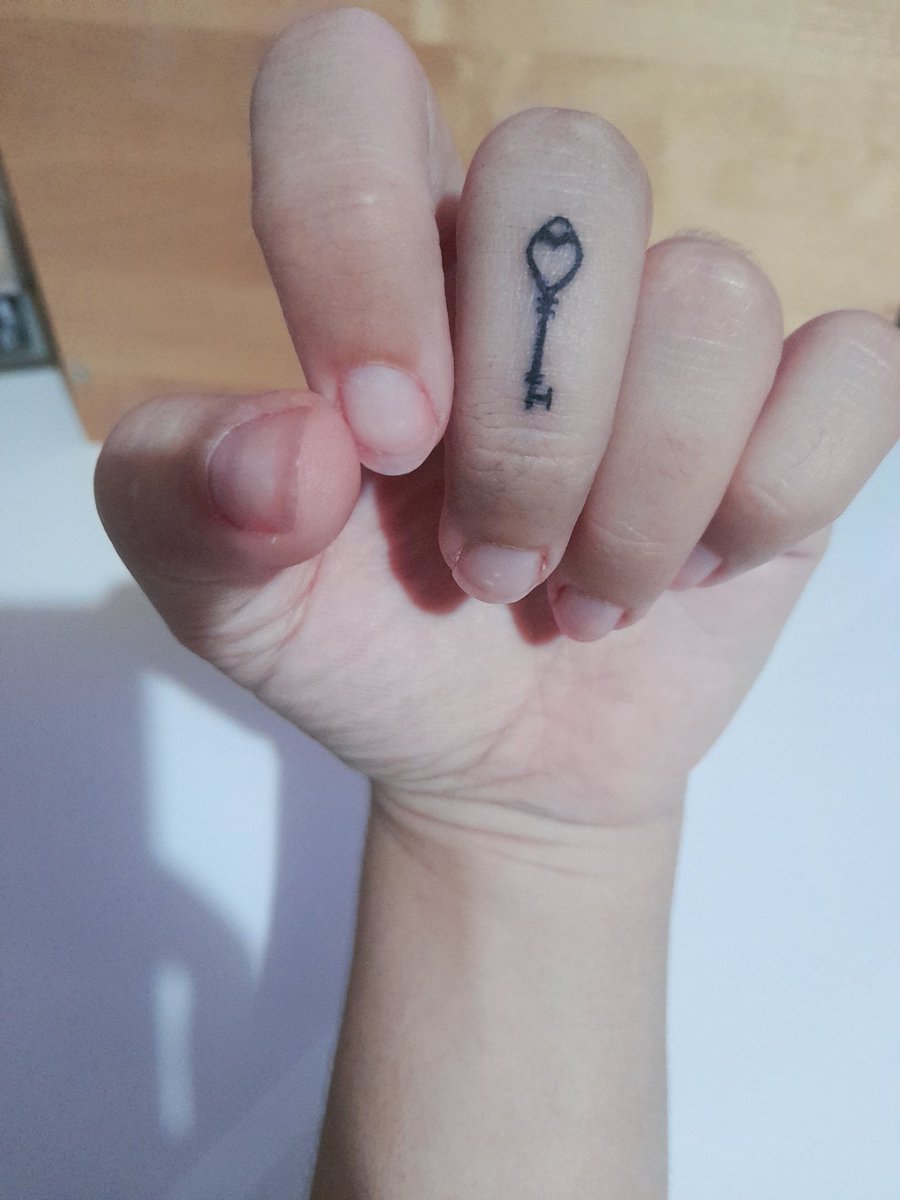 VegaNya's tweet photo. ๐ Happy Brithday to me ๐
#tattoo #newtattoos #birdcage #oldkey #florenceandmachine #veganya #vegossus https://t.co/GIDzeWVmDZ