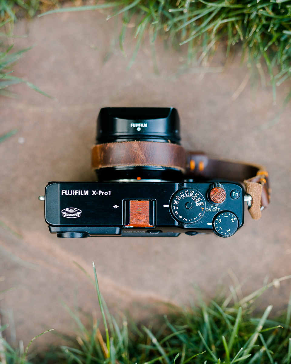 ArtisanObscura's tweet photo. Bloodwood Bison & Empty Rainbows
#ArtisanObscura #PutAButtonOnIt #InspireYourCraft #EmptyRainbows#SoftReleaseButton #Bison #HotShoeCover #CameraAccessories #Wood #CameraBling #Fuji #Fujifilm #FujiLove #FujiXpro1 #Photoshoot https://t.co/fPnnTEcoPH