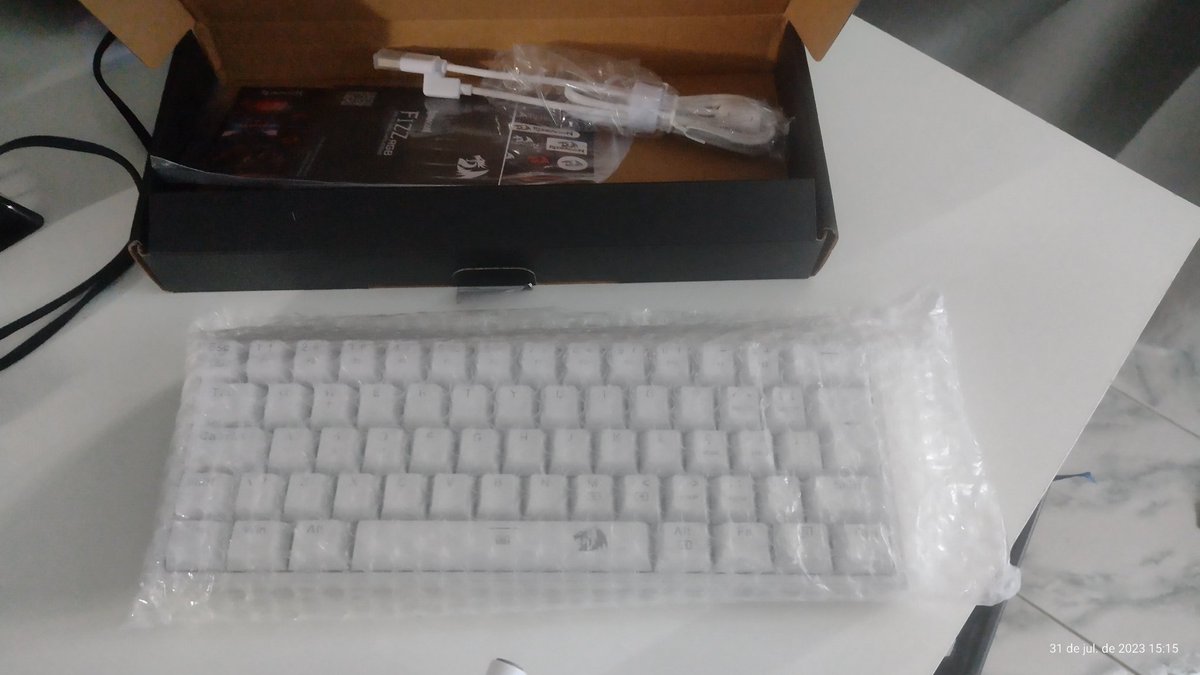 Teclado  Fizz RGB, resgatado na loja do <a href="/vellosogabriel/">NÃO SOU O VELLOSO!</a> na twitch, juntei pontos assistindo e resgatei!, Link da Live: twitch.tv/velloso