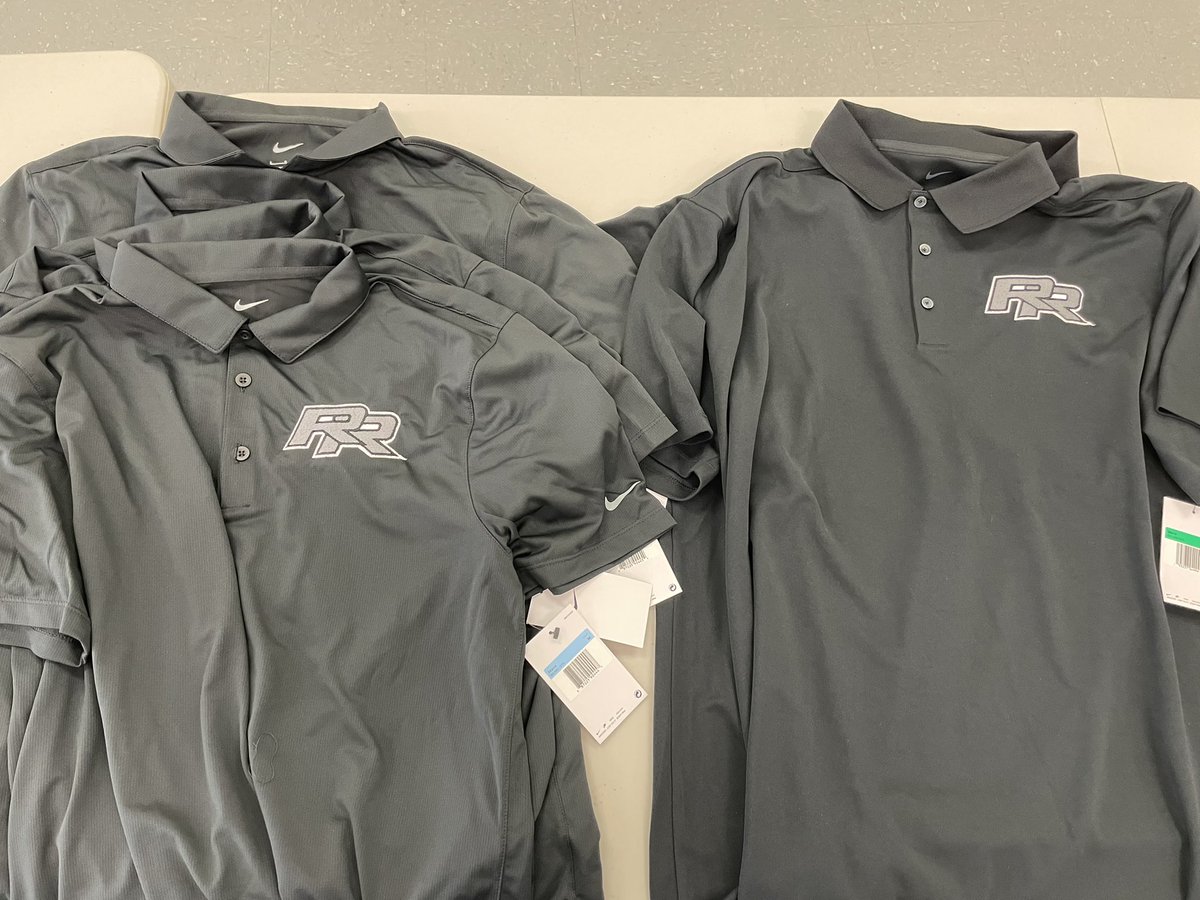 Some fresh polos heading out the door for the Roseville Area Boys Hockey team!

#embroidery #teamapparel