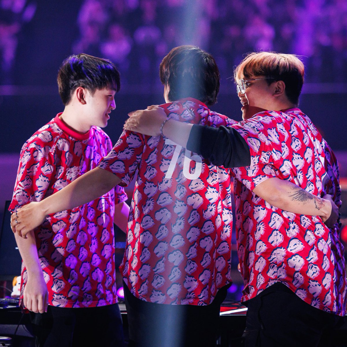 pprxteam's tweet image. One more week till we play #VALORANTChampions LA 👊🏻

🛒The Paper Rex 2023/2024 Jersey: shop.pprx.team (Link in bio)

#WGAMING