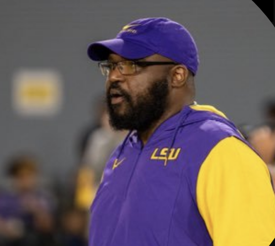 FootballScoop's tweet photo. LSU defensive line coach Jimmy Lindsey is facing a very serious health matter. Please join us in praying for Jimmy. https://t.co/aqIKVQ4cFb https://t.co/uDLfU7S6LN