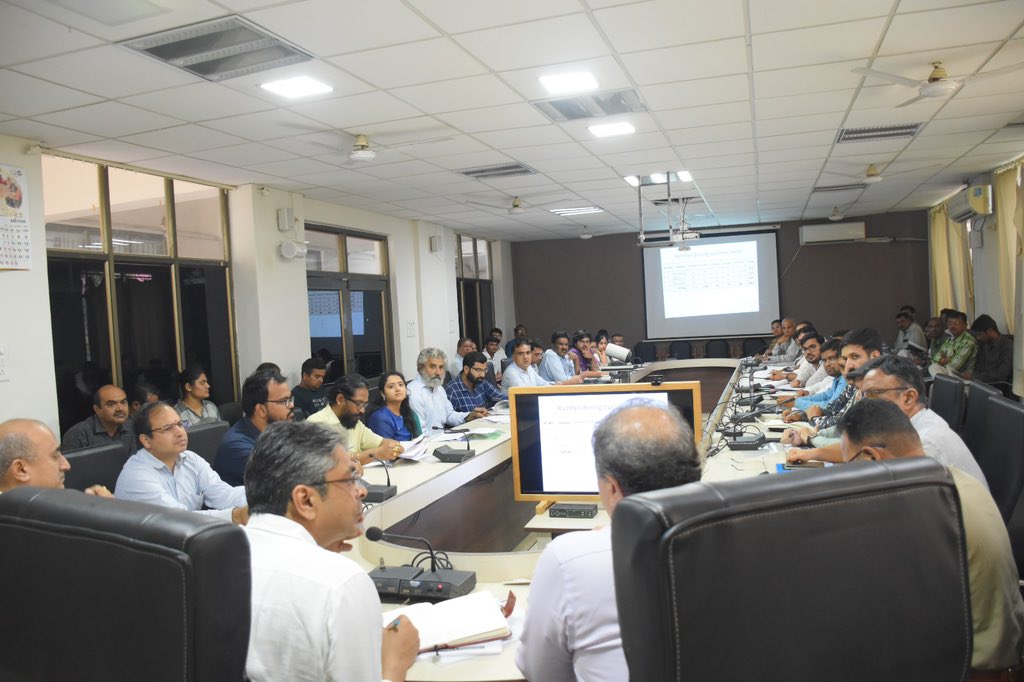 collectorpor's tweet photo. બિપોરજોય વાવાઝોડાના કારણે થયેલ નુકશાની બાબતે Inter-Ministerial Central Team ની ખાસ ઉપસ્થિતિમાં આજરોજ જિલ્લા કક્ષાના અધિકારીશ્રીઓ સાથે બેઠક યોજી. https://t.co/pCzy8D5NXA