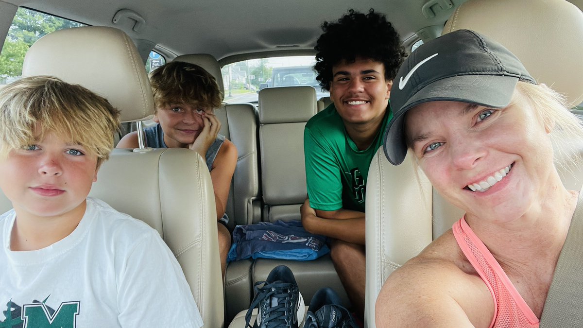 ShereeWLWT's tweet photo. OK I know I've been joking about how stressful teenagers can be...🤦🏼‍♀️
BUT...
Even at 8 AM, these boys make me belly laugh. 😂😂
#ReadyForFootball
#MasonComets
@MasonCometsFB 
💚🖤💚🖤 https://t.co/qfASwG4HvO