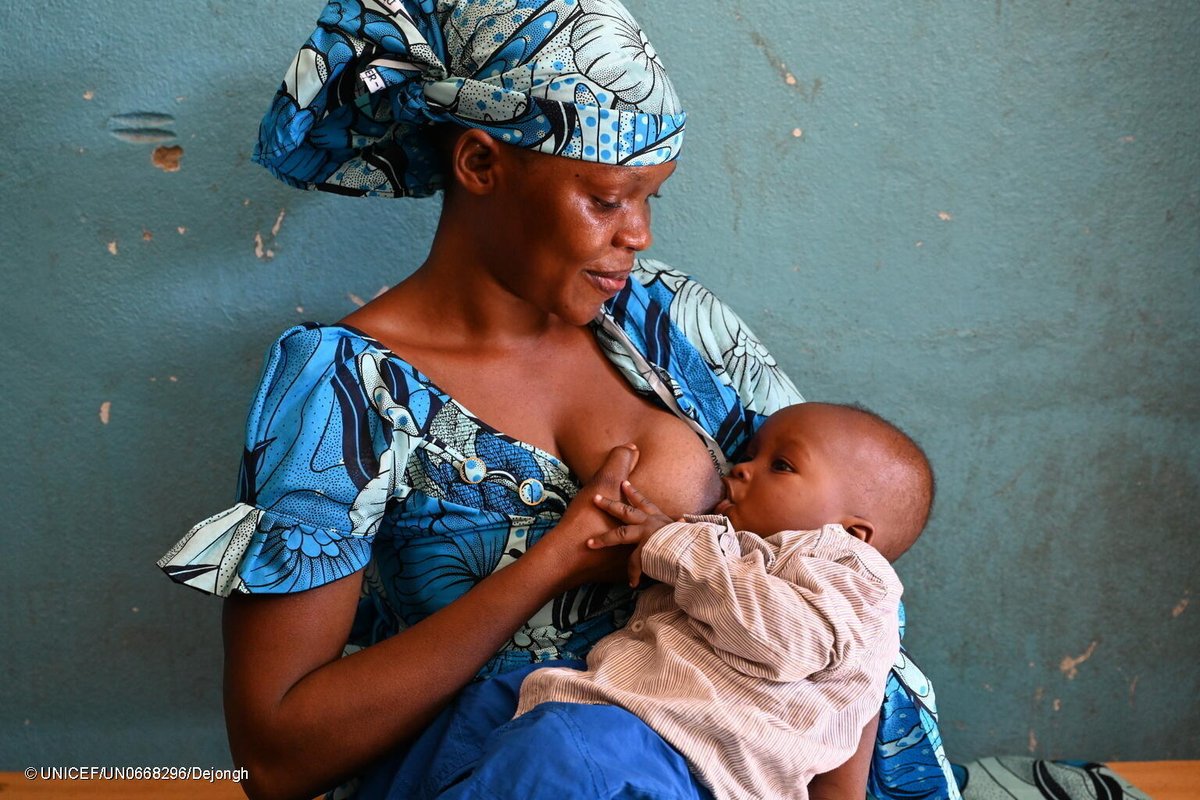 UNICEF's tweet photo. Breastfeeding gives children the healthiest start to life. We recommend:

🕐 Starting within 1 hour of birth.

👶Breastfeeding exclusively without food or water for the first 6 months.

💪🏽 Continuing together with solid foods for 2 years or more.

#WorldBreastfeedingWeek https://t.co/BYce5kYAHa