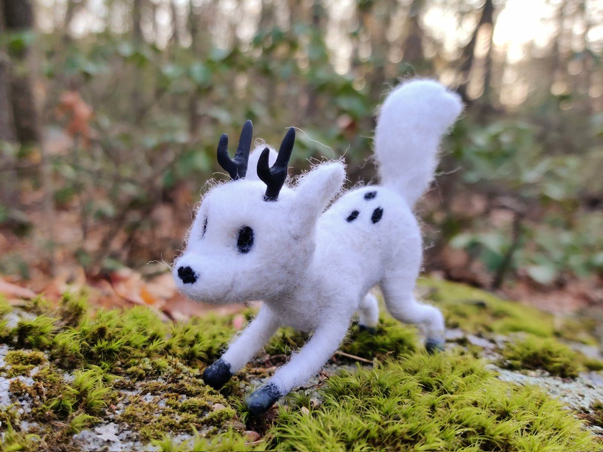 Twig the deerfox (from Hilda)

#needlefelting #woolart #fiberart #hilda #cute #tiny #deerfox #felted #wool