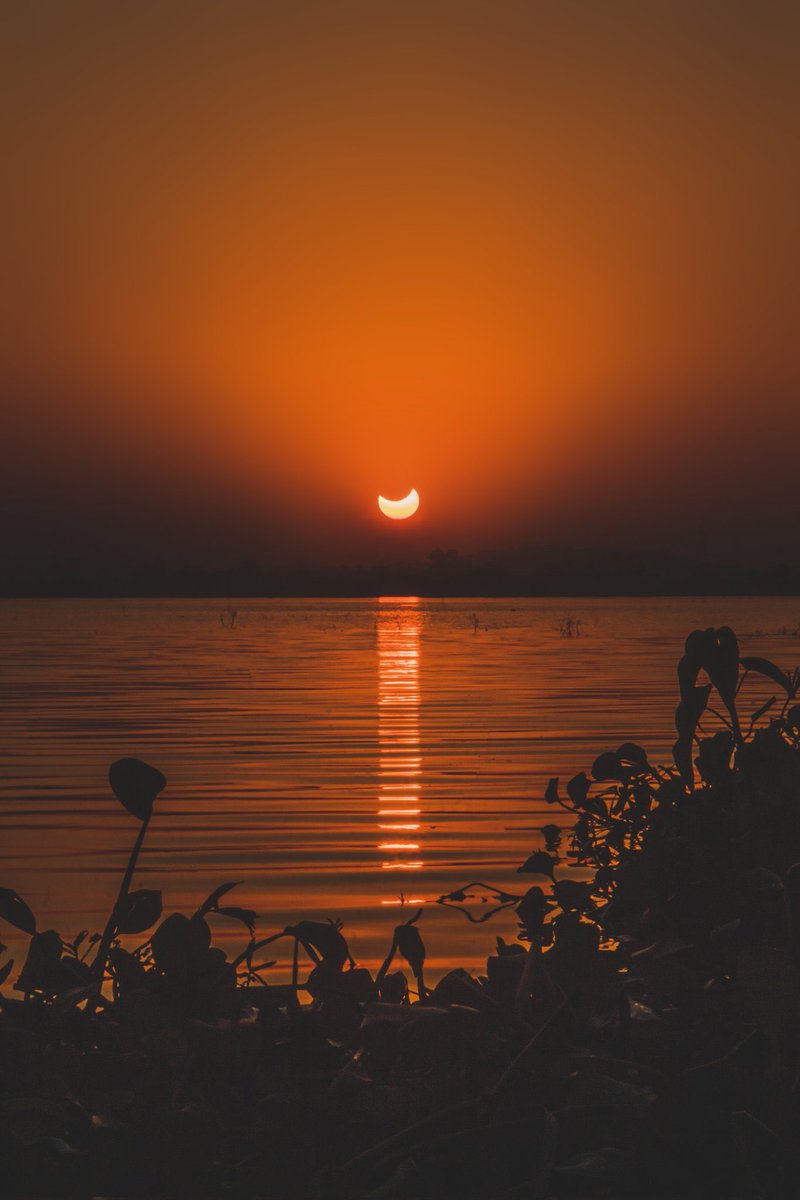 pictures's tweet photo. eclipse https://t.co/suZmtnvSQ5