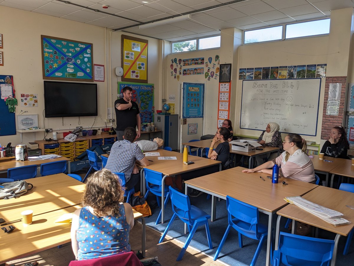 NDECatrin_Reed's tweet image. We've had a great couple of training days with Del &amp;amp; Ol this week in #Aberystwyth.  @ndeducation 
#introtosign #teamteach #basiclifesaving 👌👍🩹
I always love the days when I get to see our candidates in person for the first time in ages! 
And always nice to see Les @llwynyreos