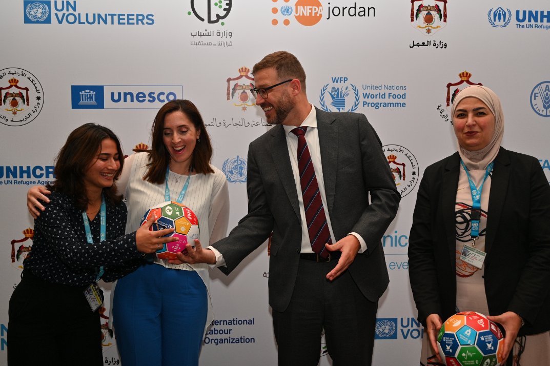 UnitedNationsJO's tweet photo. Positive vibes at the #InternationalYouthDay event and launch of the #17Goals social media campaign.

7⃣ Ministers
Representatives of 1⃣4⃣ @UN agencies in #Jordan
7⃣0⃣ Young people
Come together to discuss accelerating the #SDGs in 🇯🇴
#17Goals https://t.co/67La179tuF