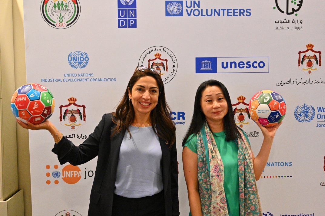UnitedNationsJO's tweet photo. Positive vibes at the #InternationalYouthDay event and launch of the #17Goals social media campaign.

7⃣ Ministers
Representatives of 1⃣4⃣ @UN agencies in #Jordan
7⃣0⃣ Young people
Come together to discuss accelerating the #SDGs in 🇯🇴
#17Goals https://t.co/67La179tuF