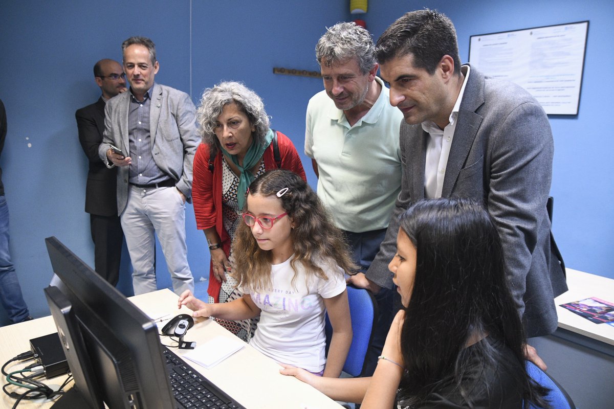 cpetig's tweet photo. 🔵 O obradoiro #GirlSteam de #Celanova contou hoxe coa visita do delegado territorial da @Xunta, @GabrielOurense e do noso presidente @mjmatam.
Os talleres do #CPETIG e da @amtega son posibles grazas ás #AulasCeMIT e aos formadores que fan un labor fantástico.👏👏
Gracias! https://t.co/H283IgwKqR