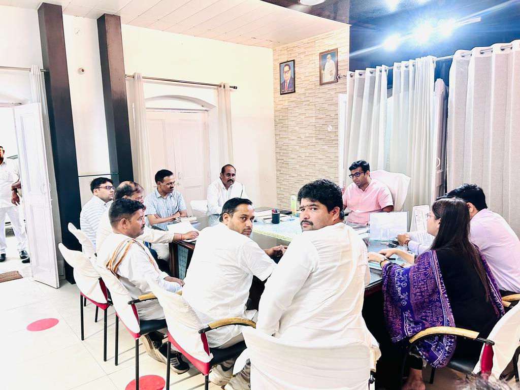 Dmalikbku's tweet photo. आज जिलाधिकारी मुजफ्फरनगर से मिलकर राष्ट्रीय राजमार्ग संख्या 709 एडी से संबंधित किसानों की समस्याओं का निस्तारण कराया गया
#bhartiyakisanunionarajnaitik 
@bstvlive @AU_MeerutNews @CMOfficeUP @ChiefSecyUP 
@InfoDeptUP @PTI_News @AHindinews @News18UP @UPTakOfficial https://t.co/zjZOGSfL5v