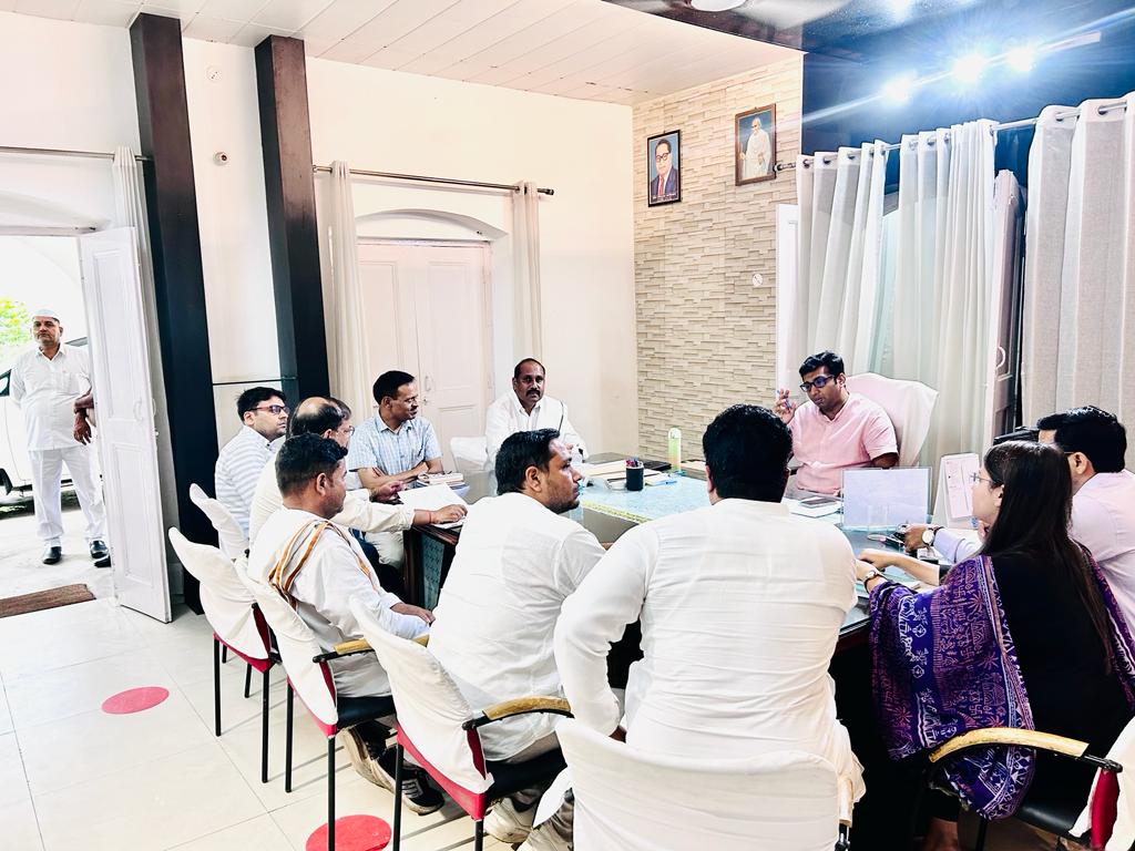 Dmalikbku's tweet photo. आज जिलाधिकारी मुजफ्फरनगर से मिलकर राष्ट्रीय राजमार्ग संख्या 709 एडी से संबंधित किसानों की समस्याओं का निस्तारण कराया गया
#bhartiyakisanunionarajnaitik 
@bstvlive @AU_MeerutNews @CMOfficeUP @ChiefSecyUP 
@InfoDeptUP @PTI_News @AHindinews @News18UP @UPTakOfficial https://t.co/zjZOGSfL5v