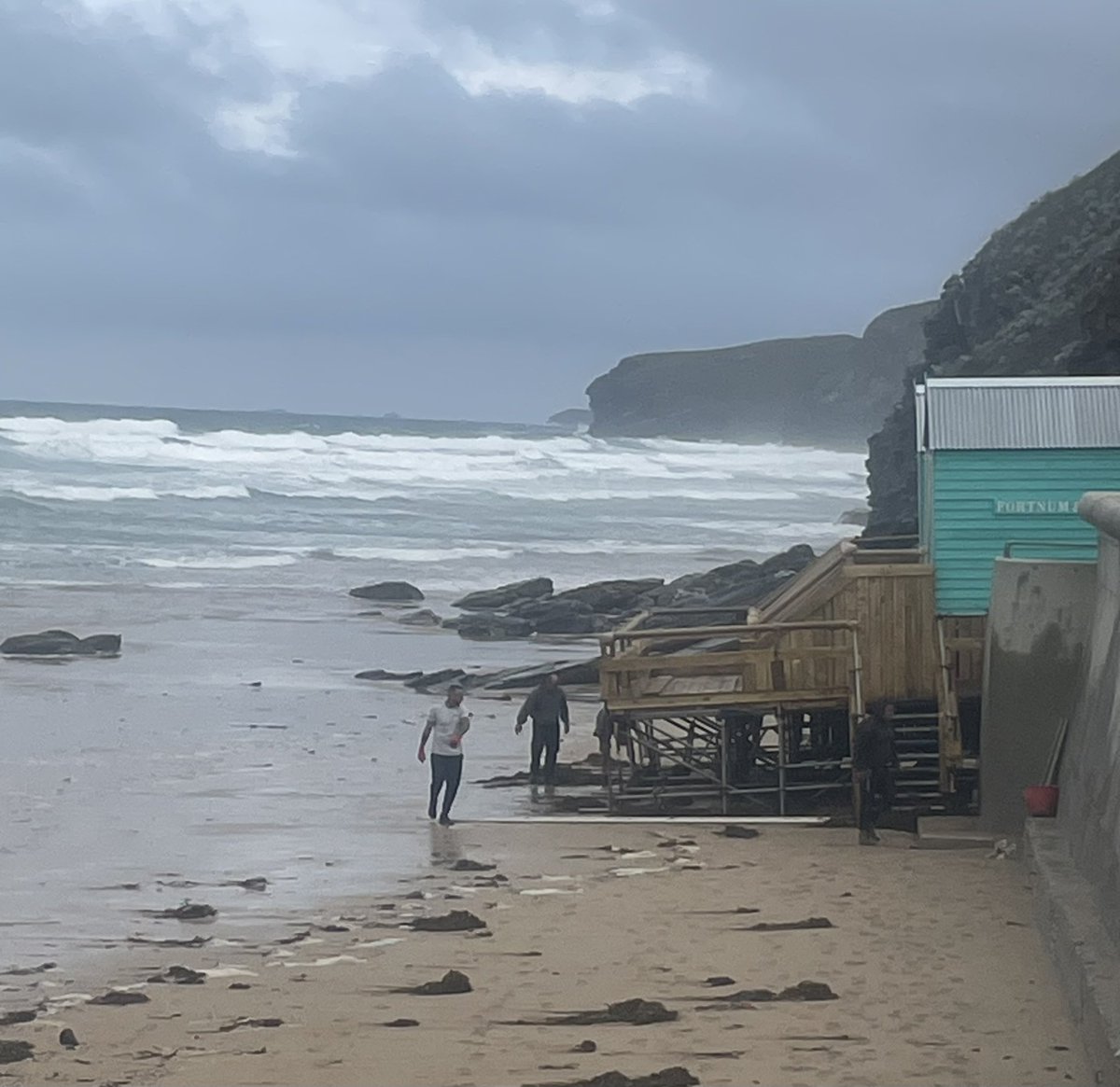 WatergateBayAM's tweet photo. Crass ambition versus reality at Watergate. @Fortnums beach huts gone. What Cnuts you were ….. https://t.co/gXAEqQwyTO