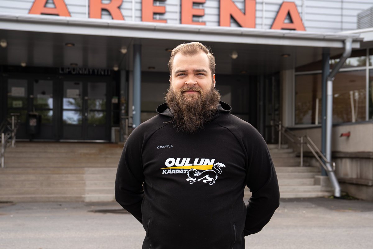 OulunKarpatFi's tweet photo. https://t.co/9GYskmCs4v

”Olen innoissani päästessäni takaisin joukkuearkeen mukaan. Vuoden ehdin olla poissa, niin kyllä sitä ehti jo vähän tulla ikävä. Mukava päästä tällaisen ison organisaation junioripuolen keulajoukkueeseen johtamaan maalivahtituotantoa.” 💛🖤

#Kärpät https://t.co/pAEazF7k82