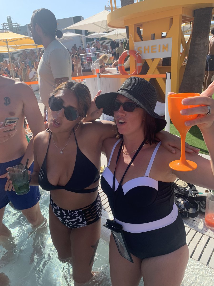 carlyepowell191's tweet photo. What an amazing Sunday @OBeachIbiza for #ibizaspray #freeprosecco #lovinglife https://t.co/tkIMNHRG92