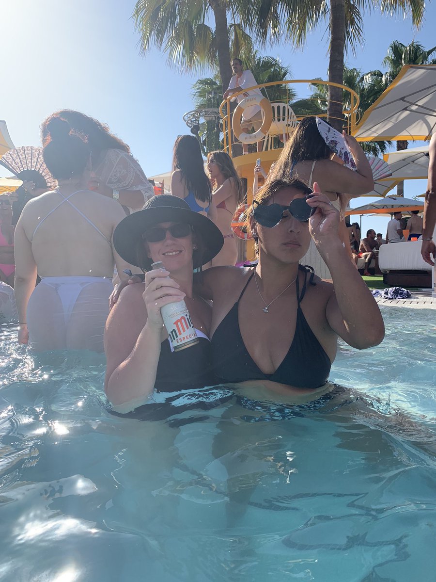 carlyepowell191's tweet photo. What an amazing Sunday @OBeachIbiza for #ibizaspray #freeprosecco #lovinglife https://t.co/tkIMNHRG92