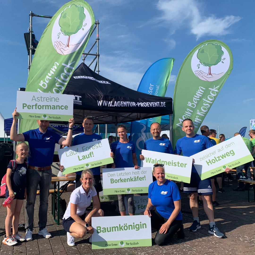 BK_GmbH's tweet photo. Erst 🏃🏽‍♀️🏃🏽‍♂️, dann 🌳🌲 #meinbaumfürrostock Wir sind dabei und pflanzen die ersten #bksanitätshaus Bäume in der Rostocker Heide am 11.11. 🤗💪🏽 #bäume #nachhaltigkeit #greenteam #wirmachenmit https://t.co/Q1K0ZJrl3G