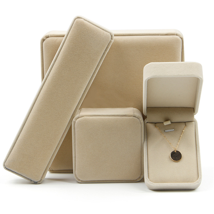 KateWan52608325's tweet photo. Custom logo luxury beige velvet jewelry gift box 
https://t.co/NNVLytLzFC https://t.co/DLNAmtOJjs