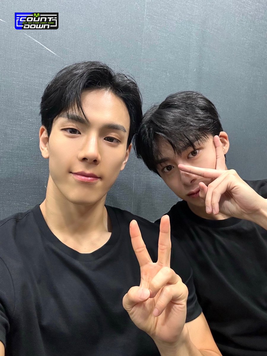 MnetMcountdown's tweet photo. 여러분들 셔누형원에게 대한 객관적인 비평 또는 피드백? 그런 거 원하지 않습니다🤨
무조건 박수갈채.👏👏
일방적이고 편향적인 칭찬 부탁드립니다

솔직한 감상 원하지 않습니다 
솔직히 누가 봐도 ✨완벽한 유닛✨이잖아요?!!
작은 사랑 말고 큰 사랑만 쏟아주세요❤️
#셔누 #형원 #몬스타엑스 #LoveMeALittle