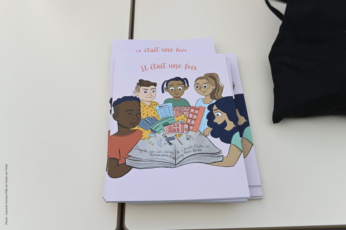 vaulxenvelin_'s tweet photo. De jeunes élèves Vaudais·es de CE2, CM1 et CM2 ont écrit, et dessiné, une BD sur la sensibilisation à l'#ecologie : "Il était une fois un déchet" ! 
🤝 Éditée avec l’appui de la Ville, de
@LMHabitat et de la Métropole de l'État. 
🎨 Supervisée par l'illustratrice Floriane Lingat. https://t.co/RZ7pMGGddY