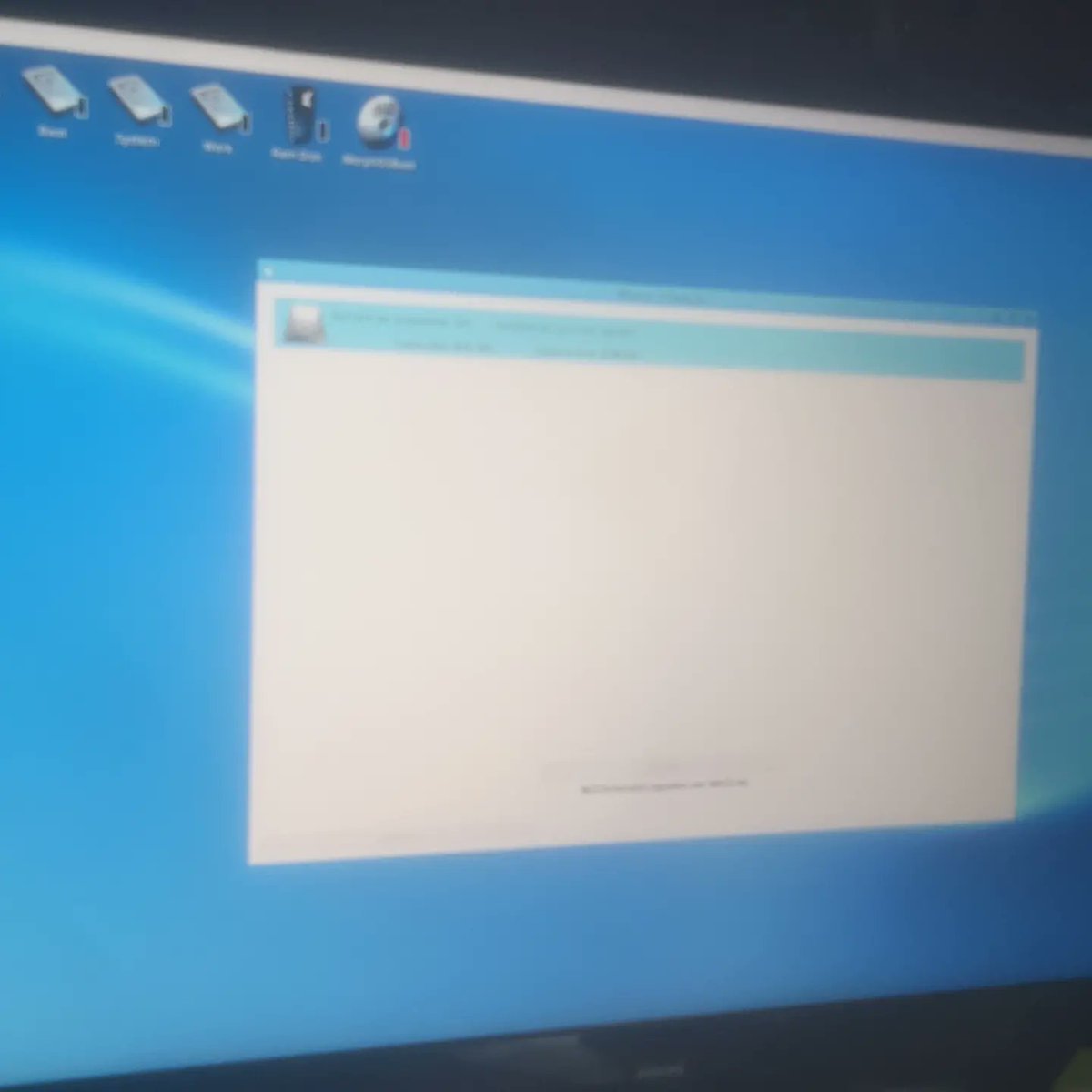 aMiGaTrOnIcS's tweet image. Installing #MorphOS 3.18 on my #Apple  #Macmini G4 ❤️