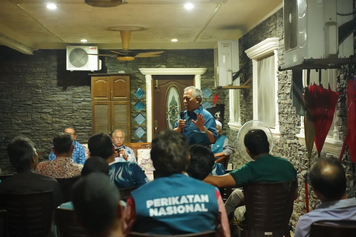 jamilsalleh_'s tweet photo. Malam tadi, bersama-sama saya para pemimpin daripada BERSATU dan PAS iaitu Datuk Dr. Abd Latif, saudara Zahid Md Arip dan Hj. Mohamad Makki berada di Sg. Merab. (1) https://t.co/YGnrHMe5YL