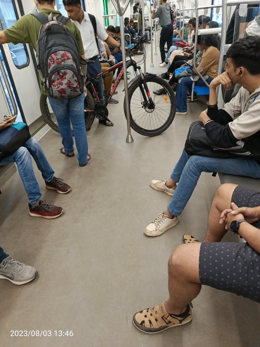 santhoshkk386's tweet photo. Bycycle allowed inside metro train?? @Punemetro_ @delhimetroapp @MetroDelhi @MumbaiMetro01 https://t.co/gnPqhrsF4K
