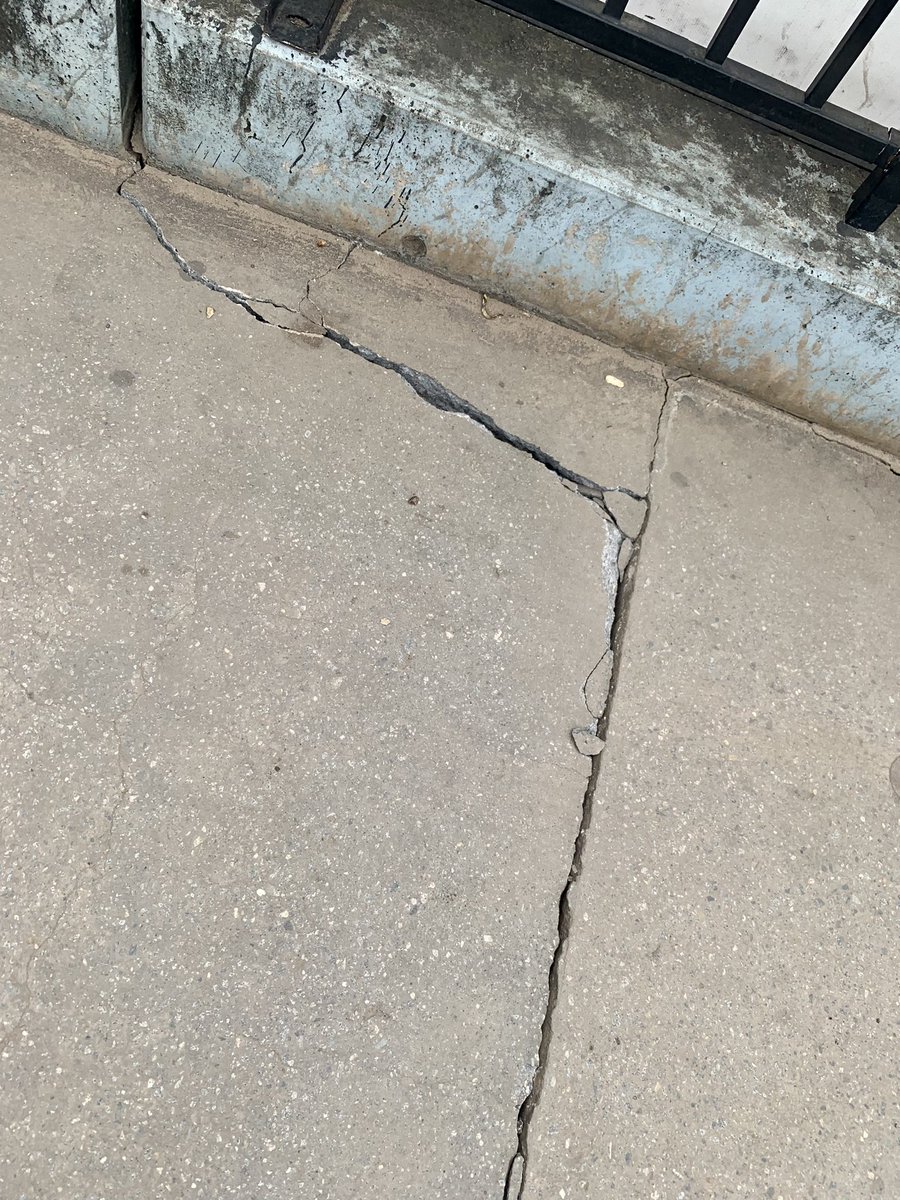 adefayojola's tweet photo. Cracks on the pedestrian bridge at Estate (Alapere).

Please save lives today @LASGWorks @jidesanwoolu. https://t.co/gyzuIdPcAD
