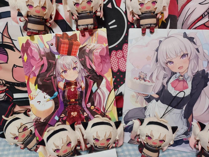 まちゅかい誕生日グッズが届いてた～! 去年のと並べてパシャリ、超かわいいね!!