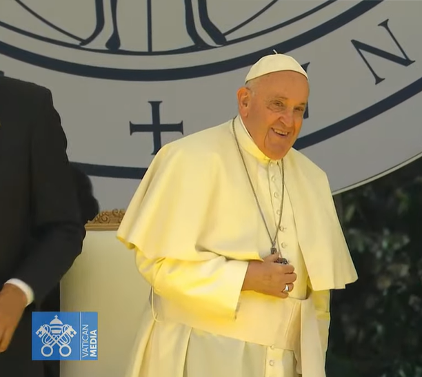 Finaliza el discurso del #PapaFrancisco a los jóvenes universitarios en la Universidad Católica Portuguesa con un alentador "“¡Vamos, ánimo, sigue adelante!” #JMJLisboa2023 #ViajeApostólico #IglesiaCatólica