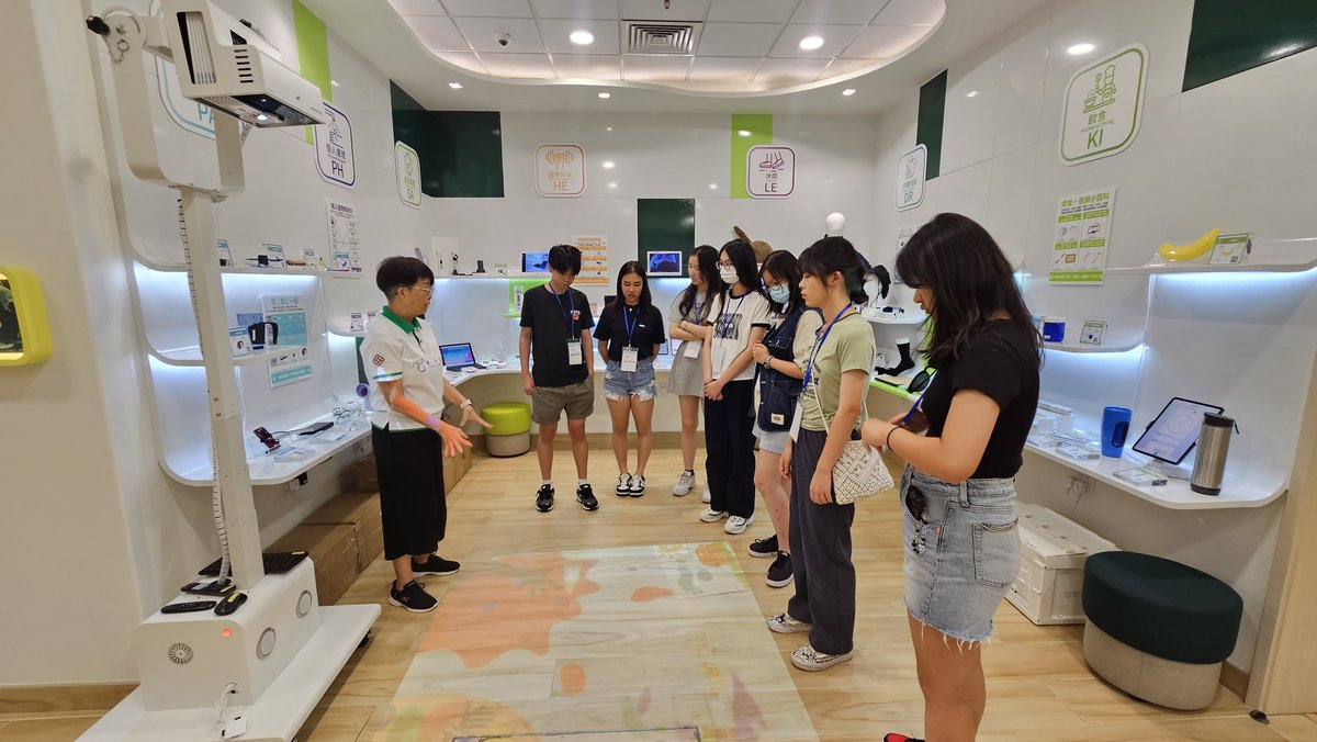 PolyuB's tweet photo. Organised by IEEE-EMBS Hong Kong-Macau Joint Chapter, the BME Summer Camp 2023 on 3 Aug welcomed 37 Macau secondary school students on PolyU campus!
#PolyUBME #BME #schoolvisit #IEEE #IEEEEMBS https://t.co/KFYfn7415a