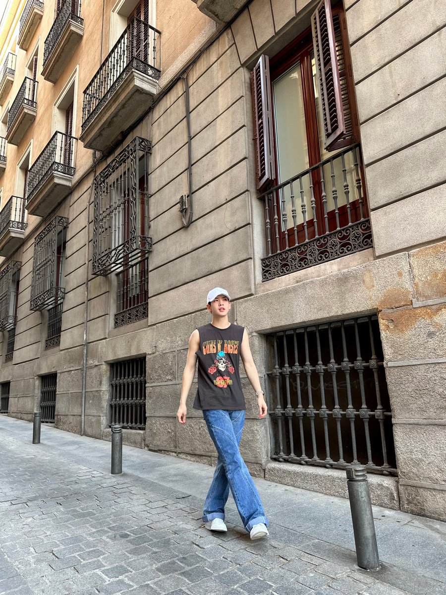 CRAVITY_twt's tweet image. Making my way downtown~ 🎶
📸: SERIM
#ALLEN #앨런 #MADRID
