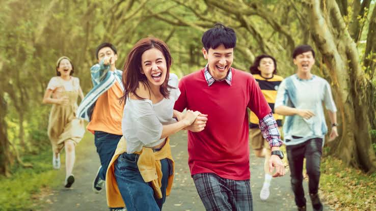 SMilkdrama's tweet photo. First (episode) impressions on #NoRegretsInLife:
- my ultimate weakness in fiction is when lovers reunite after years of separation so it was already a yes for me - coupled w/ Taiwan's excellence in acting & storytelling
- wait there's more, it's a romcom so I'll keep watching! https://t.co/FieCHaNIfg