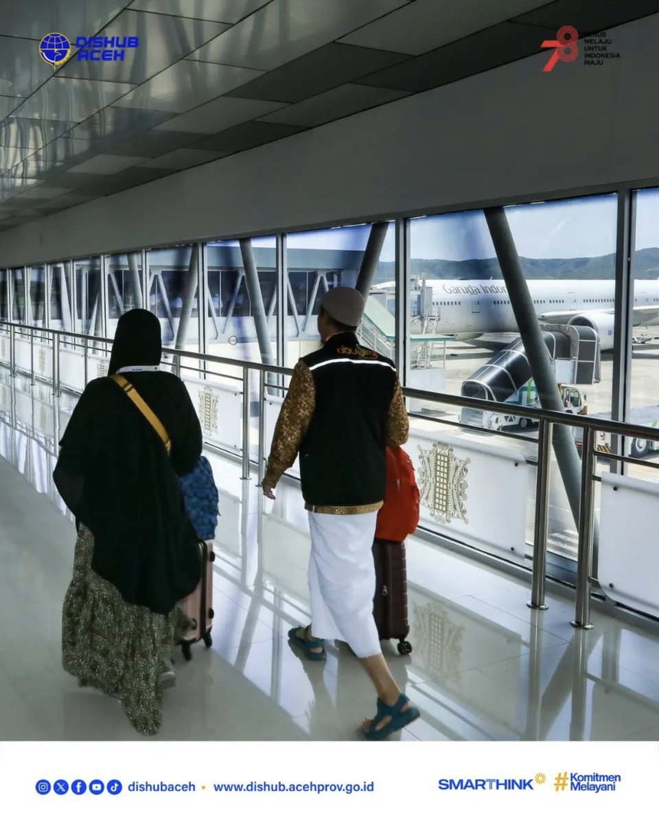 dishub_aceh's tweet photo. Pj Gubernur Aceh, Achmad Marzuki didampingi Direktur Teknik PT Garuda Indonesia, Rahmat Hanafi lepas penerbangan umrah perdana Garuda Indonesia dari Banda Aceh ke Jeddah dan Madinah di Gedung VIP Bandara Internasional Sultan Iskandar Muda (SIM) Aceh Besar, Kamis (3/8). https://t.co/XhAf8EfOv7