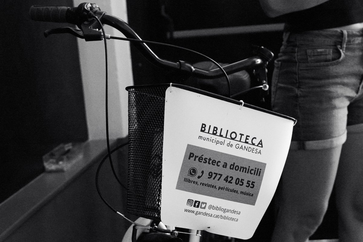 apropebre's tweet photo. ⚫️ Al Brancal | Cinta Roldán(@xirinxina) és la directora de la Biblioteca de Gandesa. La seua incursió al sistema de biblioteques públiques va ser aquí, a la capital de la Terra Alta, quan va voler tornar al territori després d’anys a la ciutat

▶️ https://t.co/OZhV3lNr7d https://t.co/3B2AeaSywa